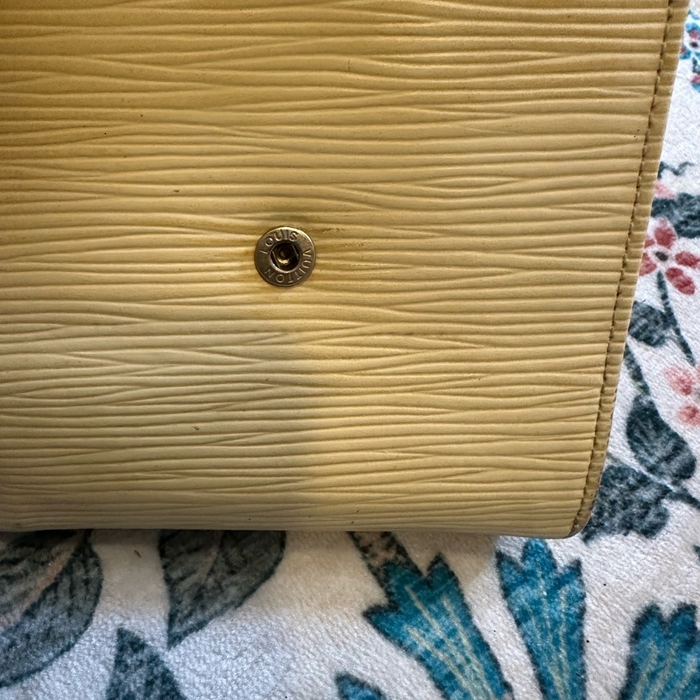 Louis Vuitton Epi Wallet in Yellow GUC - Picture 4 of 11